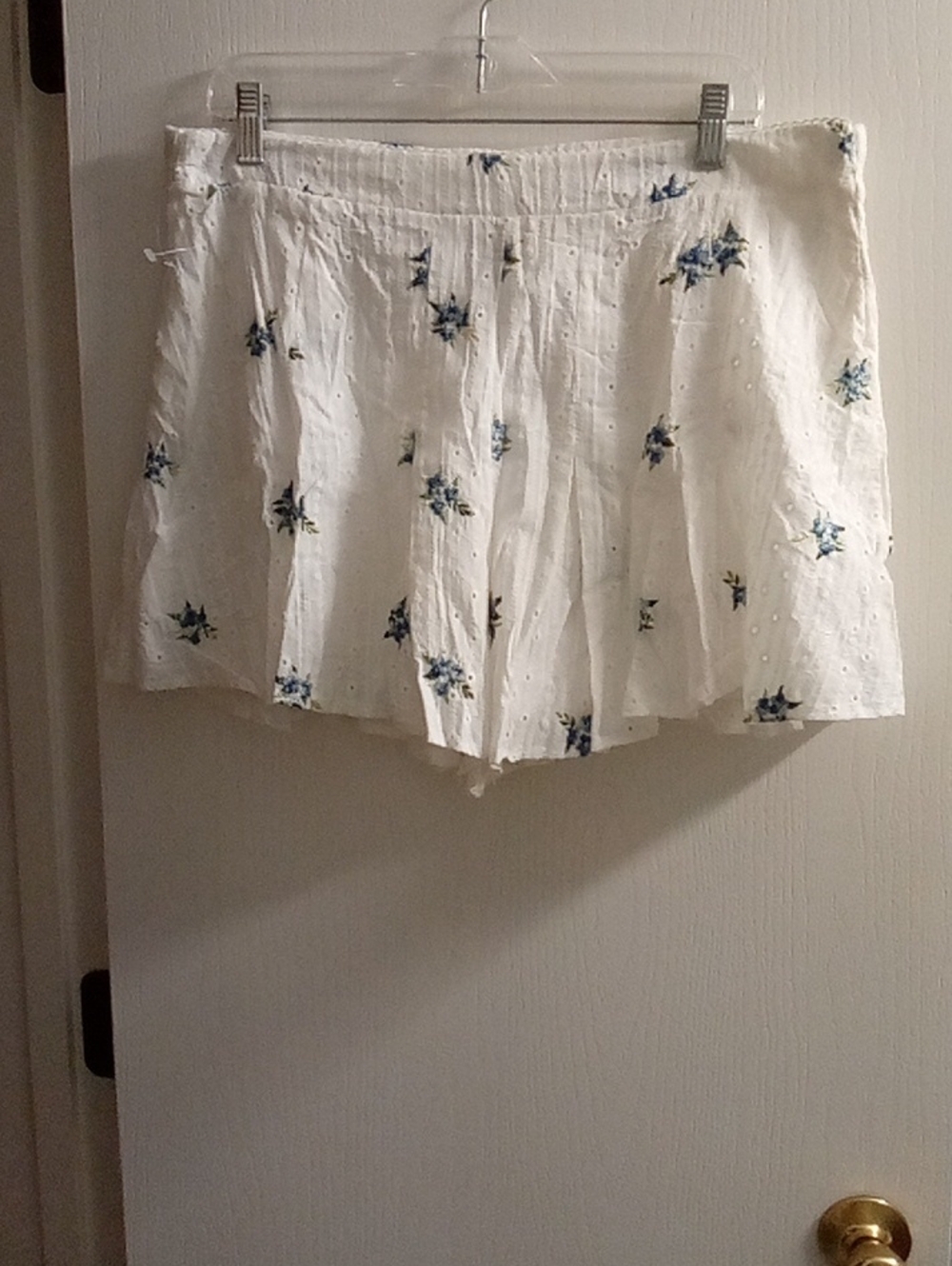 White High-Waist Eyelet Shorts with Blue Floral Print